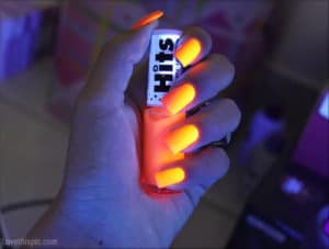 Oja de unghii luminoasa in intuneric Oja de unghii luminoasa in intuneric